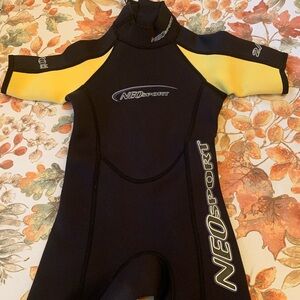 Kids wet suit for cold water swimming. 4T